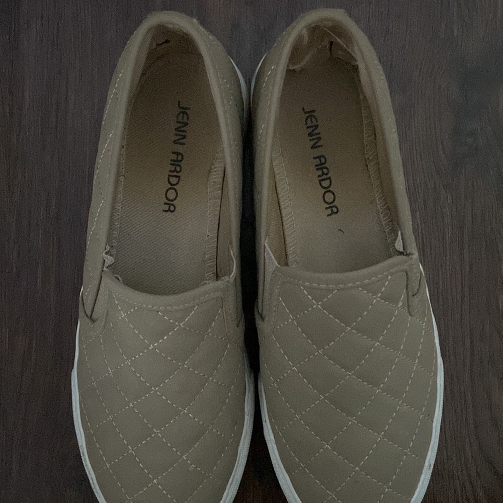 Jenn Ardor Women's Classic Slip on Sneakers in Taupe size 9 - Picture 5 of 6